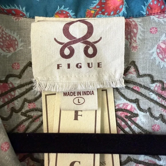 Chic Lightweight Floral Button Down Fique Natalie Shirt - Pom Dot Olive - Picture 2 of 9